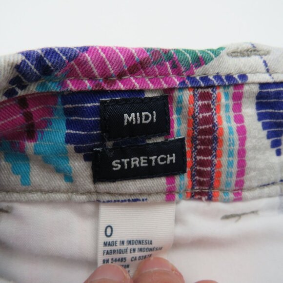American Eagle Shorts Womens Size 0 Stretch Midi Shorts Aztec Print Short Booty - Picture 4 of 10